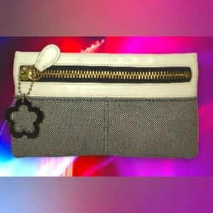 ~Vintage & Rare~COACH "Josie" Large Zip Top Clutch Wristlet & Flower Fob